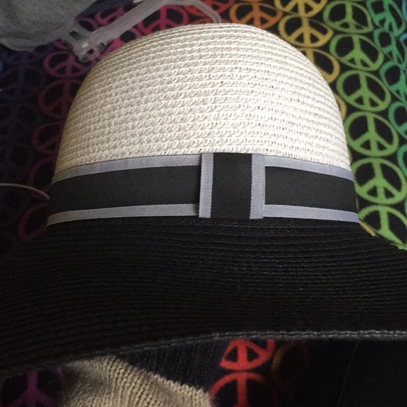 Two toned hat - Picture 3 of 3